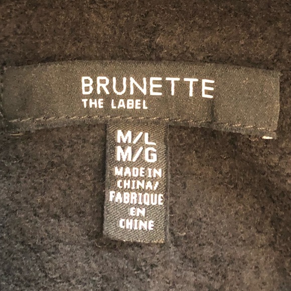 (Only 1) NWT Brunette’s,“Meet Me Apres” Sweatshirt - Picture 5 of 9